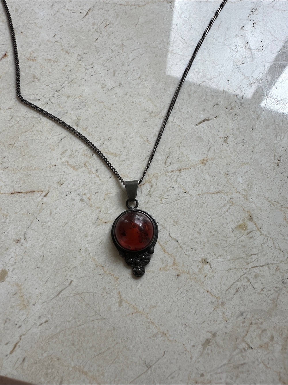 Amber pendant and chain - Picture 2 of 3